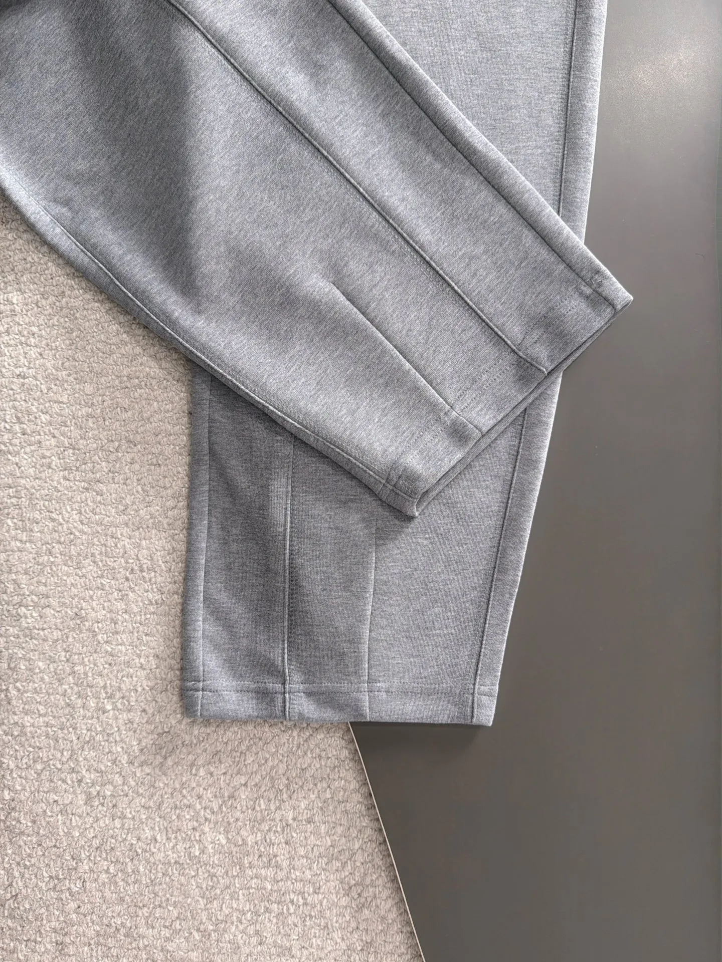 Next day shipment LP high quality Loro Piana 26ss autumn and winter new high-quality trousers Compare real-life details at will A perfect choice for autumn and winter. A must-have item. Sizes: M to 3XL (please state your height and weight when placing an order)